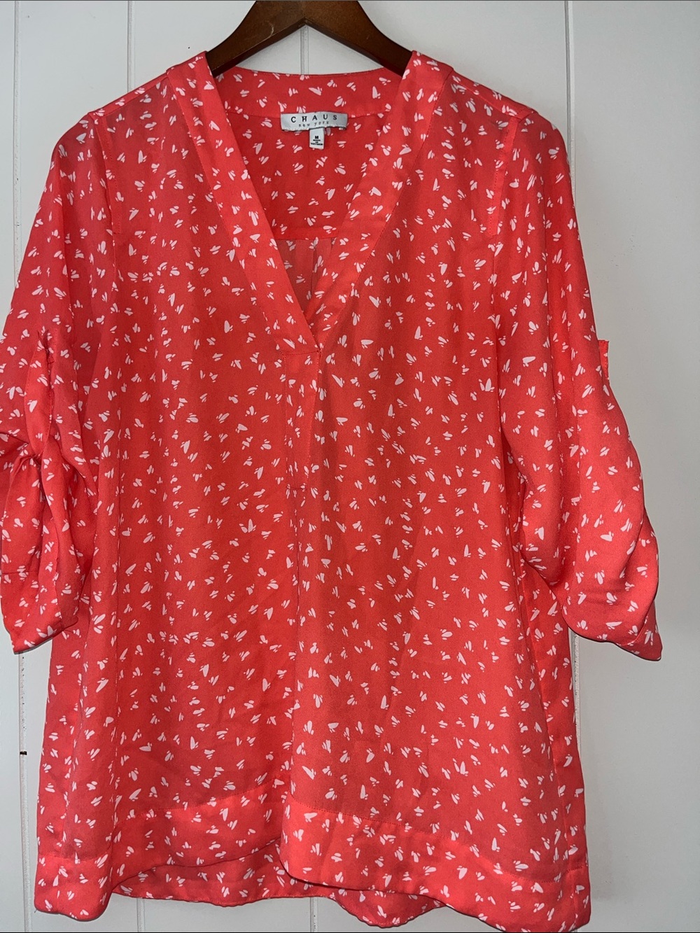 Chaus Coral V-Neck Roll-Tab Sleeve Tunic with White Print